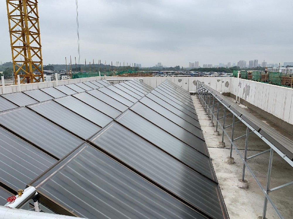 南寧園藝路學(xué)校太陽能熱水工程順利交工